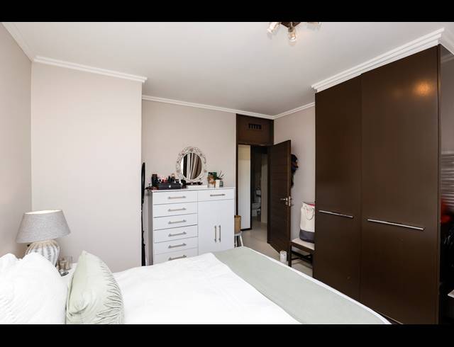 2 BEDROOM APARTMENT FOR SALE IN UMHLANGA CENTRAL